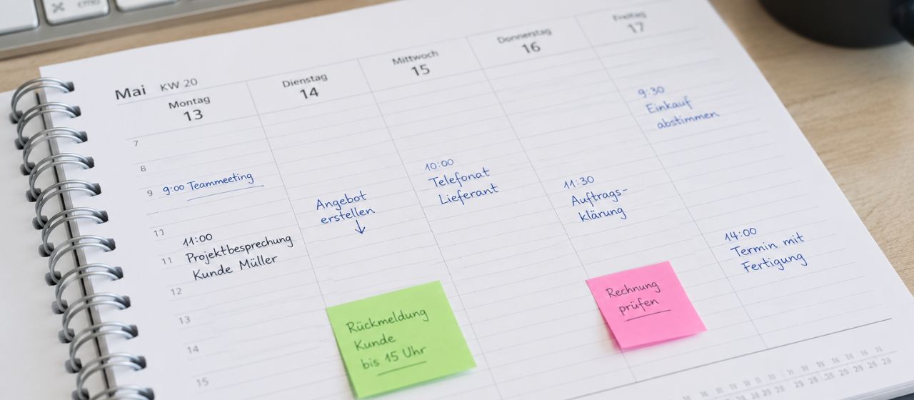 Arbeitsalltag im B&uuml;ro bei ALU-Kanttechnik - Organisation und Planung
