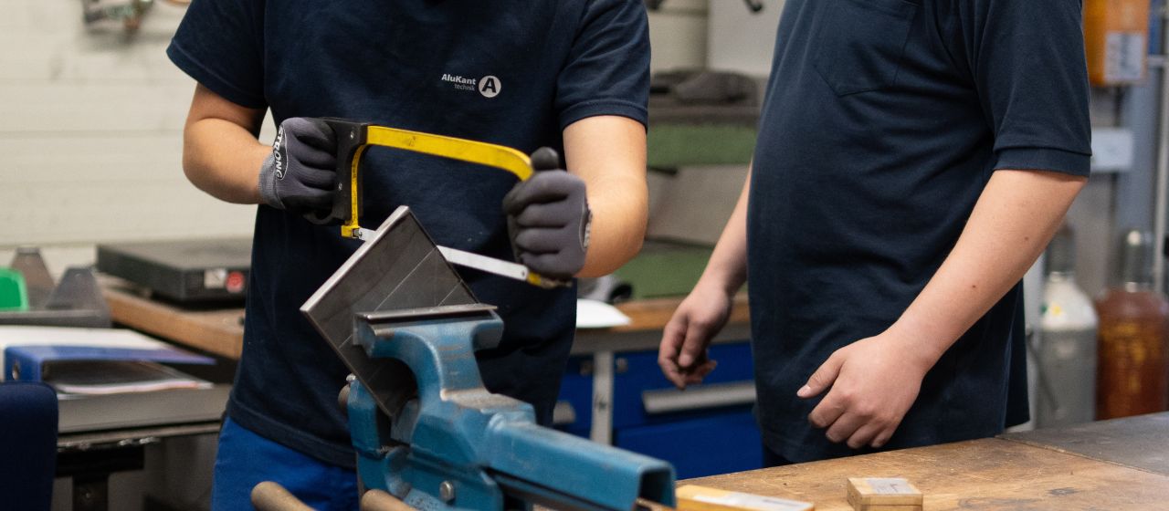 Fr&uuml;h anfangen, fr&uuml;h Feierabend - Ausbildung bei ALU-Kanttechnik GmbH