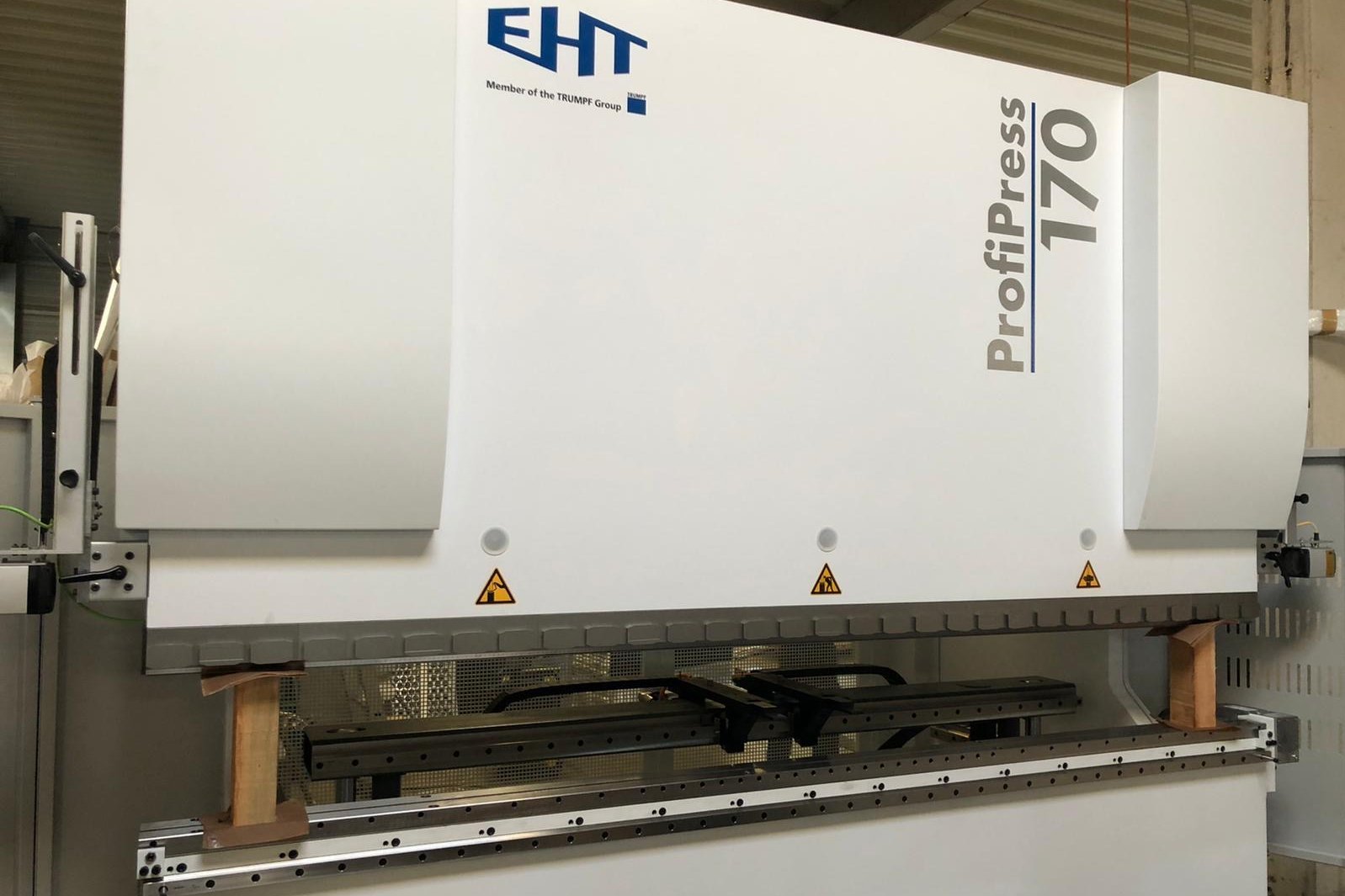 Neue ProfiPress 170 Maschine für ALU-Kanttechnik