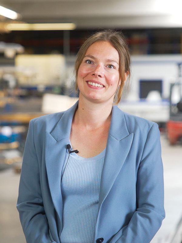 Vorteile von ALU-Kanttechnik als Arbeitgeber - AUf dem Bild zu sehen ist Mayla Wussow, Geschäftsführerin